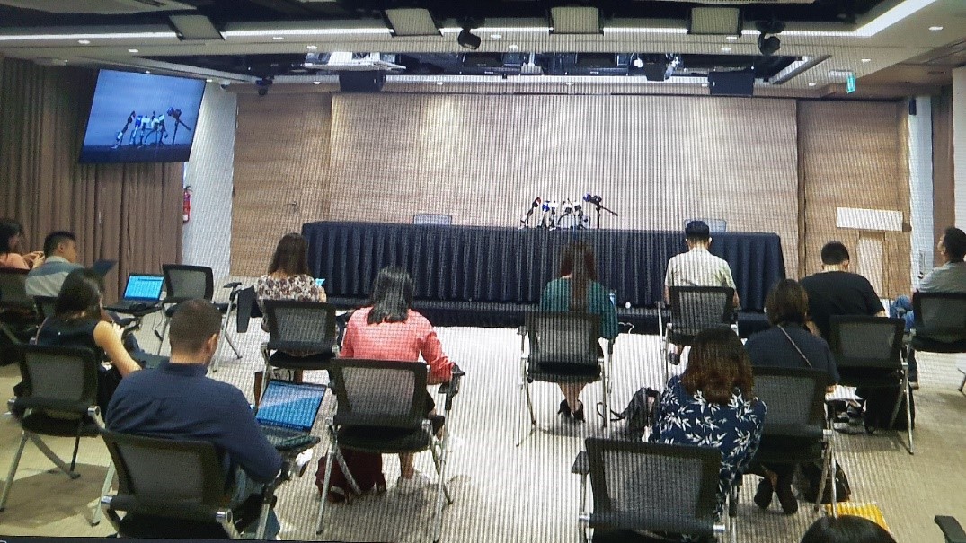 A multi-ministry task force press conference that took place in mid-March, with a safe distance of one metre between journalists’ seats. Today, most – if not all – press conferences take place on Zoom.