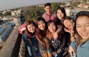 Birds-eye-view-on-top-of-a-haveli